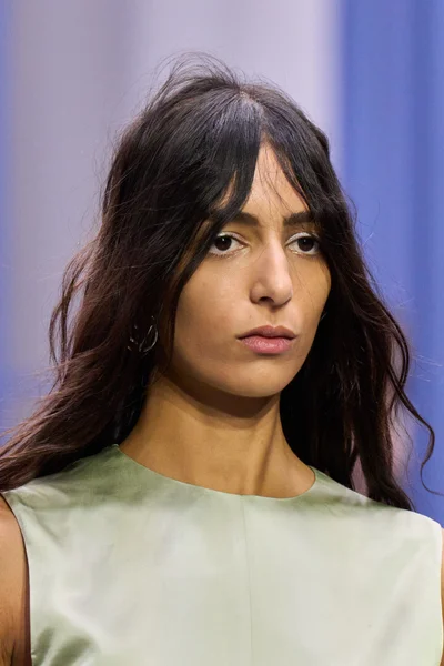 Look 25
